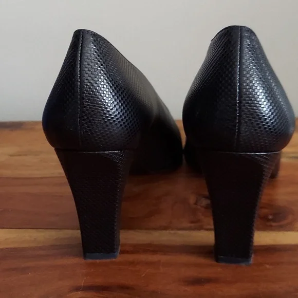 Vintage Stuart Weitzman Ossarah Chex Calf Heels 10.5 AA Womens Black - Picture 4 of 13